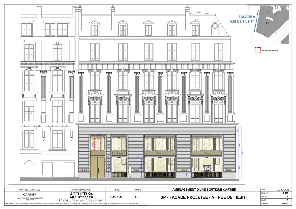 Façade rue de Tilsitt — bâtiment haussmannien conservé, avec redessin complet du rez-de-chaussée en devanture Cartier. La restructuration intérieure s'inscrit derrière une enveloppe patrimoniale intégralement préservée.
