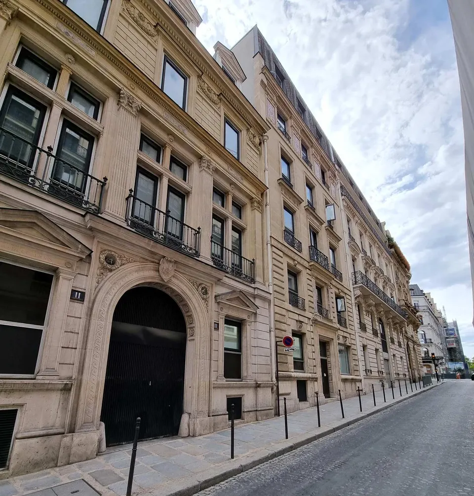 L’immeuble haussmannien de la rue Vernet (Paris 8ᵉ).